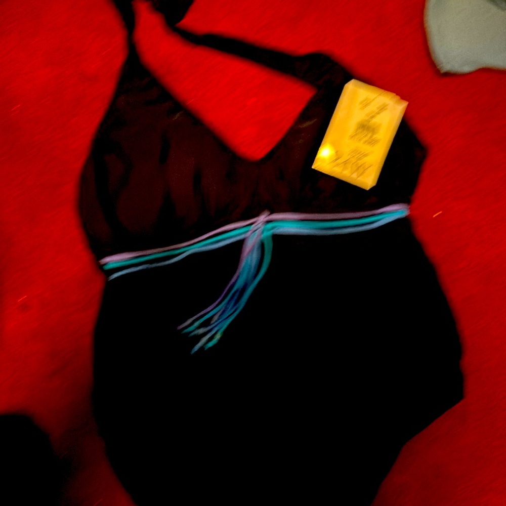 Beautiful 1 Piece Delta Burke swimsuit 24